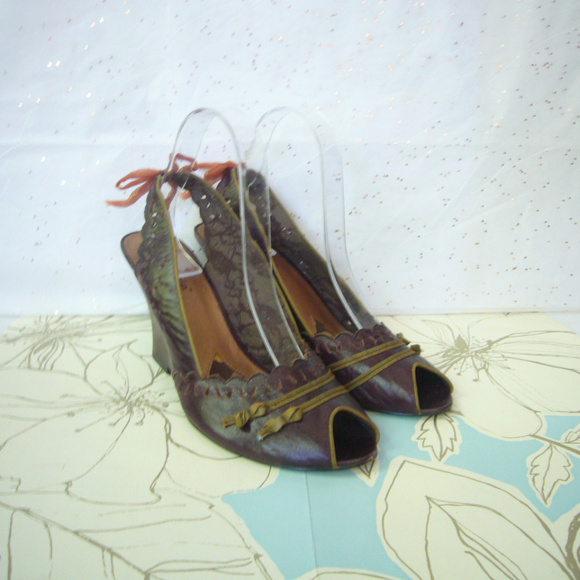 Kenzie Brown Perforated Leather Peep Toe - 8.5 EUC - Picture 3 of 8